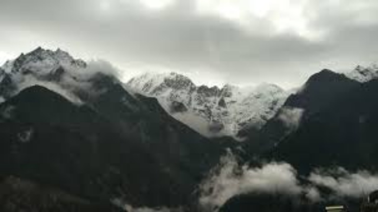 Himachal Weather Update: मौसम के बदलाव से बढ़ी ठंड, जाने कब से शुरू होगी प्रदेश में बारिश और बर्फबारी