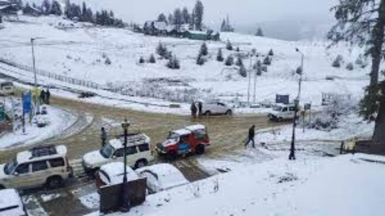 Himachal Weather Update: बर्फबारी और ठंड का प्रकोप, आने वाले दिनों में और बदलेगी ठंडक