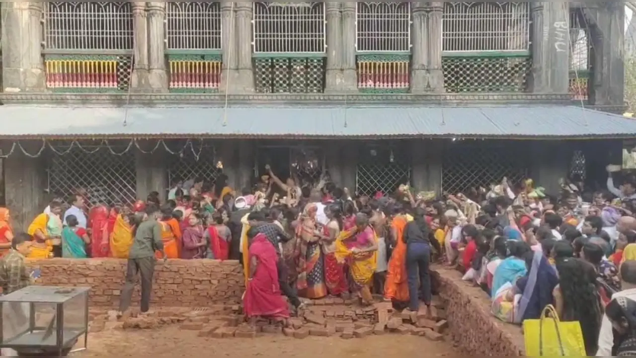 कार्तिक पूर्णिमा पर गया के विष्णुपद मंदिर में श्रद्धालुओं की भीड़, सुरक्षाबल तैनात