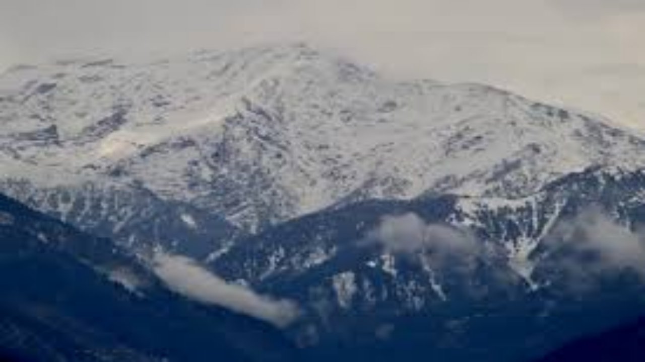 MP Weather Update: पहाड़ों पर बर्फबारी की बर्फीली हवाएं, बढ़ा रही ठंड का असर, जाने मौसम का पूरा हाल