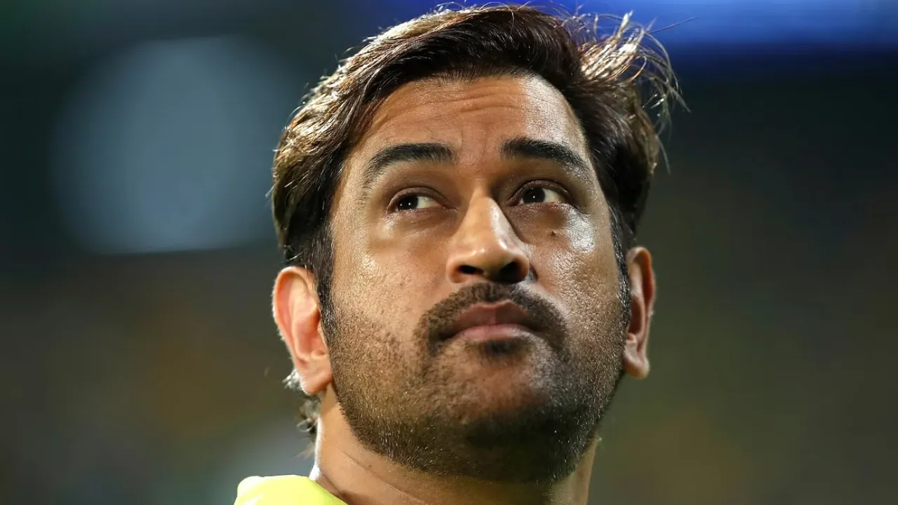 IPL से पहले MS Dhoni को धोखाधड़ी के मामले में मिला नोटिस,क्रिकेट जगत में मचा हंगामा; पूरा मामला जान हिल जाएगा दिमाग