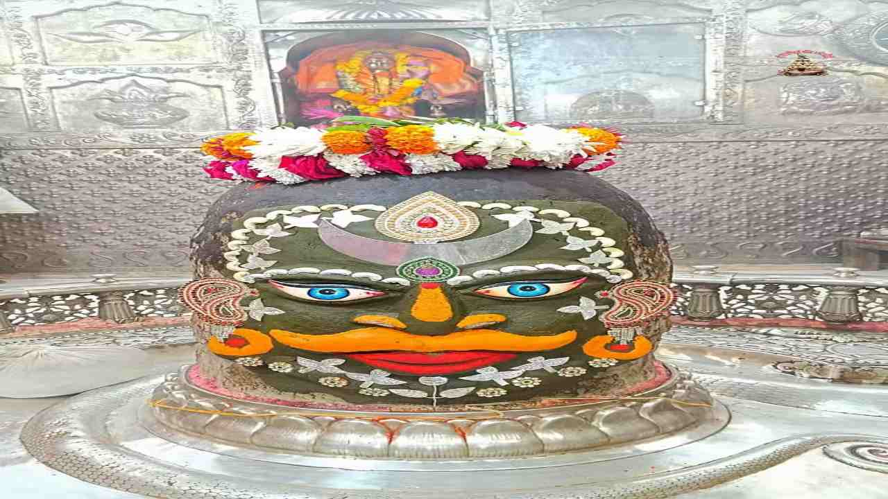 Mahakaleshwar Temple: बाबा महाकाल का आकर्षक श्रृंगार, भस्मारती के दौरान भक्त हुए भगवान की लीला में मुग्ध