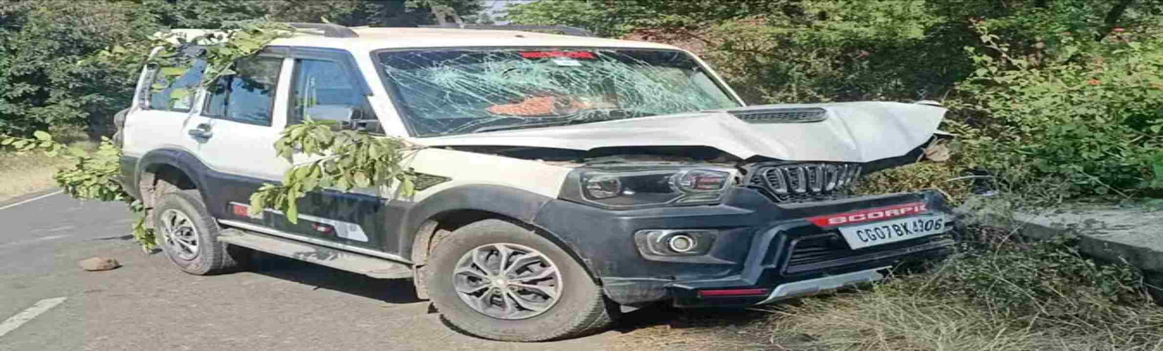 Road Accident: तेज रफ्तार स्कॉर्पियो हुई सड़क हादसे की शिकार, एक की मौत, आठ की हालत गंभीर