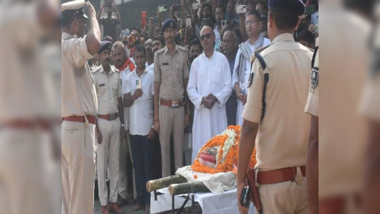 Sharda Sinha Last Rites: शोक में विलीन बिहार! बेटे अंशुमन ने दी मां को मुखाग्नि