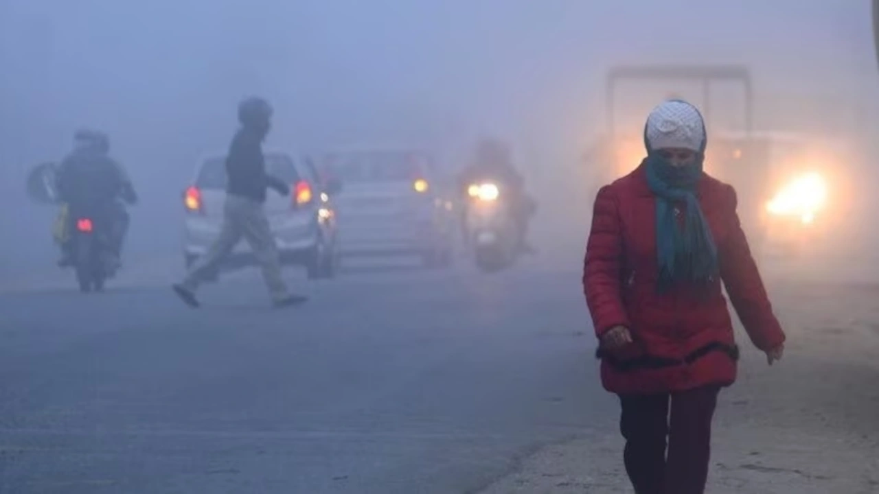 UP Weather: UP में मौसम ने ली करवट, हो गया चक्का जाम! इन जिलों में परेशान करेगी ठंड