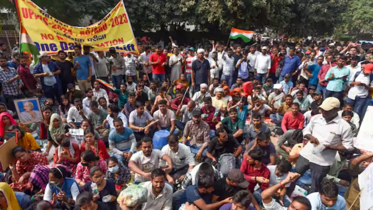 UPPSC Students Protest: अभ्यर्थियों का आंदोलन खत्म करने के लिए UPPSC की बैठक शुरू, वापस लिया जा सकता है ये फैसला!   