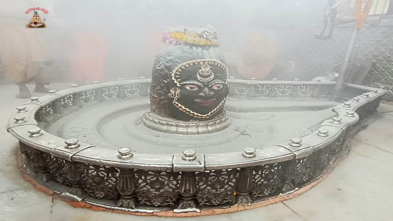 श्री महाकालेश्वर मंदिर में वैकुंठ चतुर्दशी का भव्य आयोजन, बाबा महाकाल के दिव्य श्रृंगार से भक्तों का हुआ मन मोह