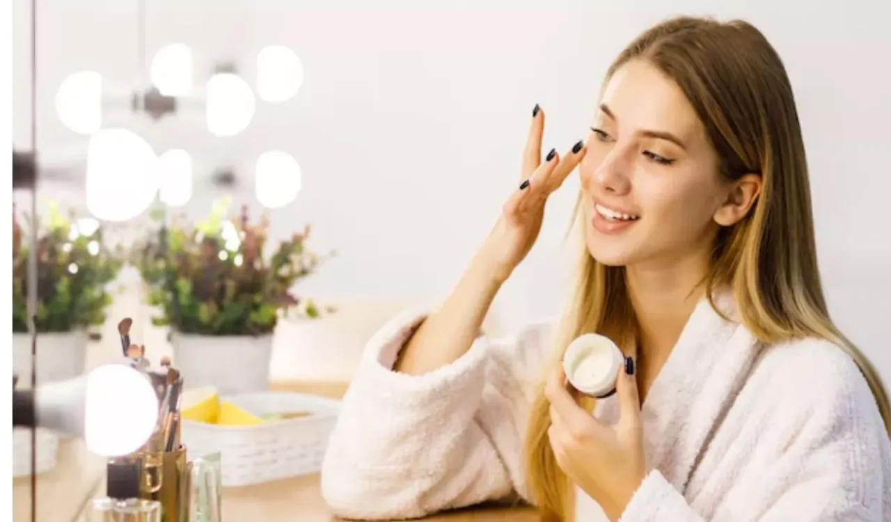 Winter Skin Care Tips: ठंड के मौसम में ऐसे रखें अपनी स्किन का ध्यान, रूखी-बेजान त्वचा से मिलेगा निजात