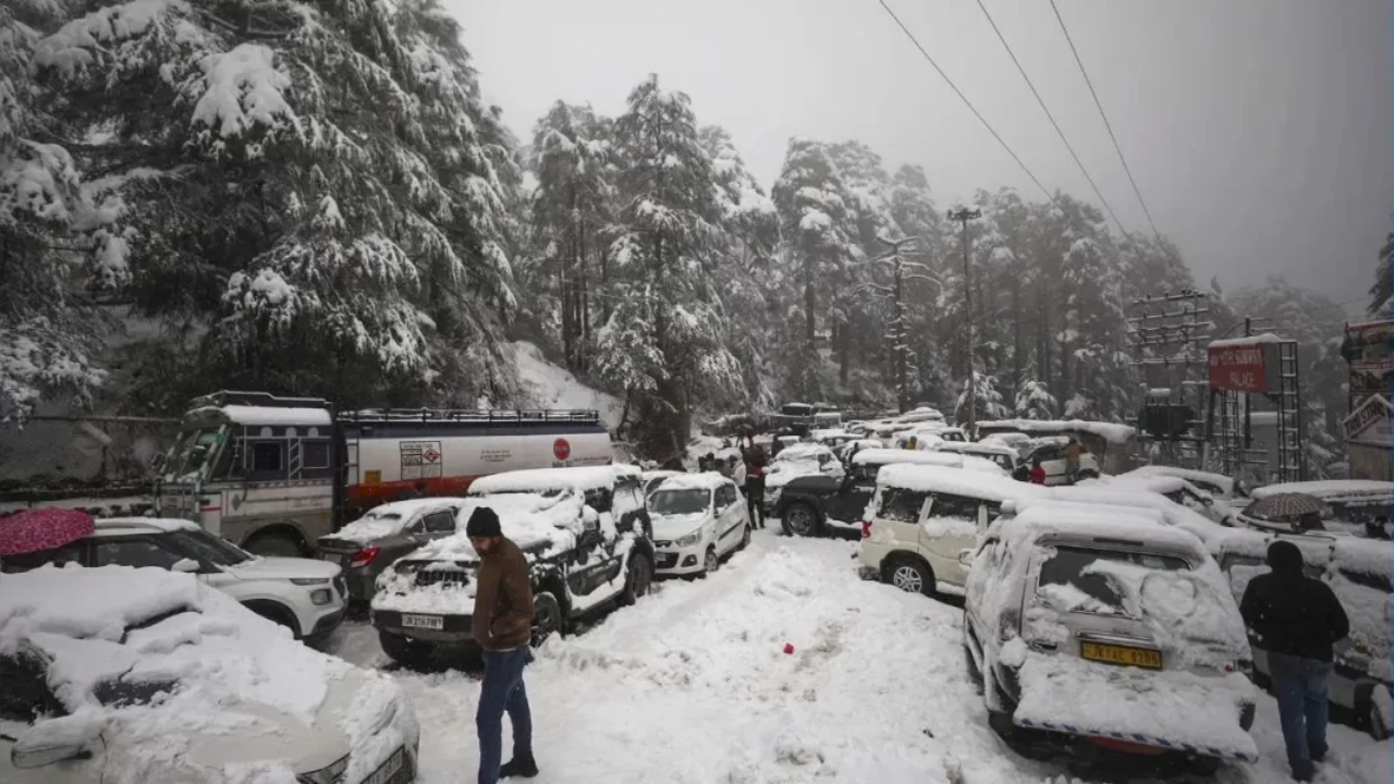 Himachal Weather: हिमाचल में IMD ने जताई बारिश-बर्फबारी की संभावना, किसानों को दी सावधान रहने की सलाह