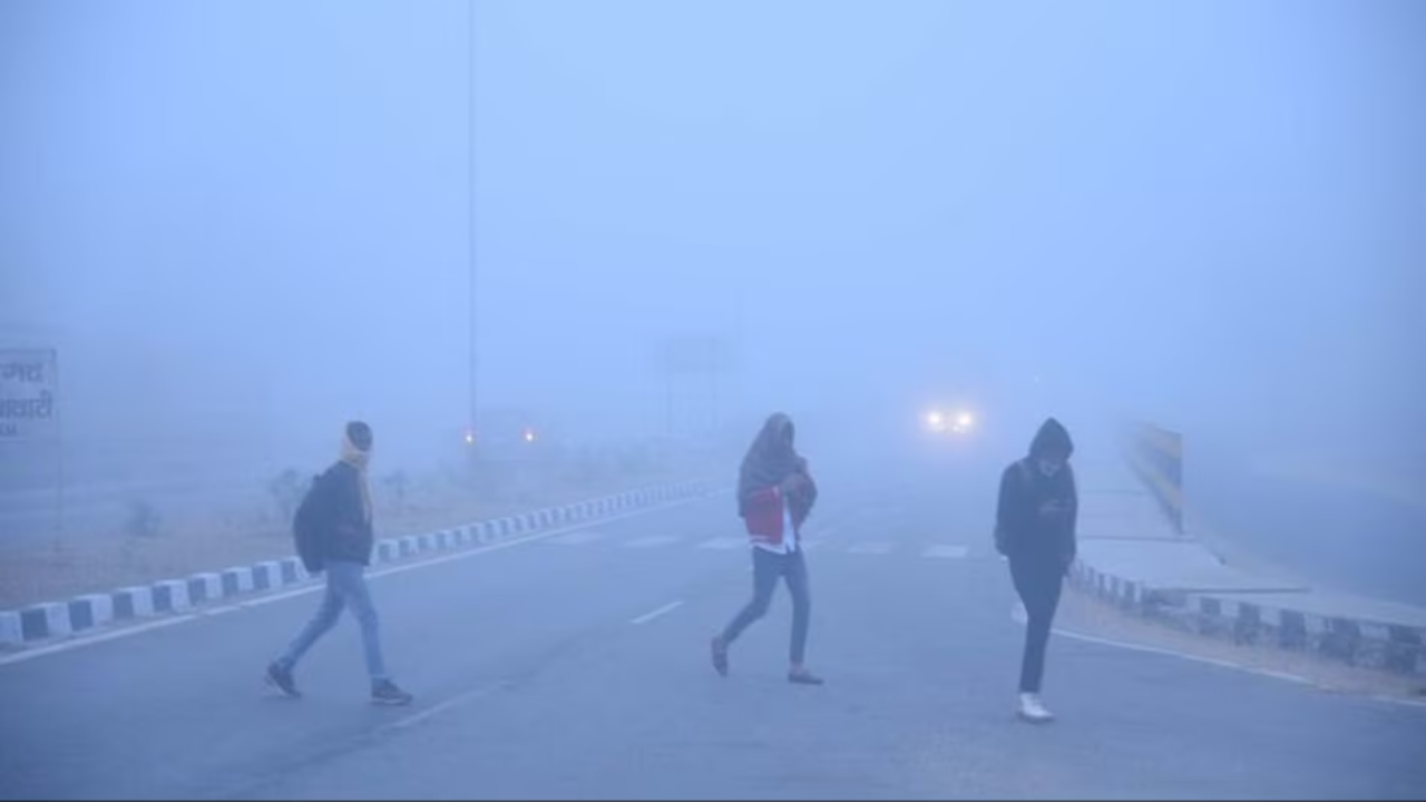 Rajasthan Weather: राजस्थान में घुटने लगा दम, बढ़ती सर्दी ने भी दी दस्तक; जानें आज कैसा रहेगा मौसम?