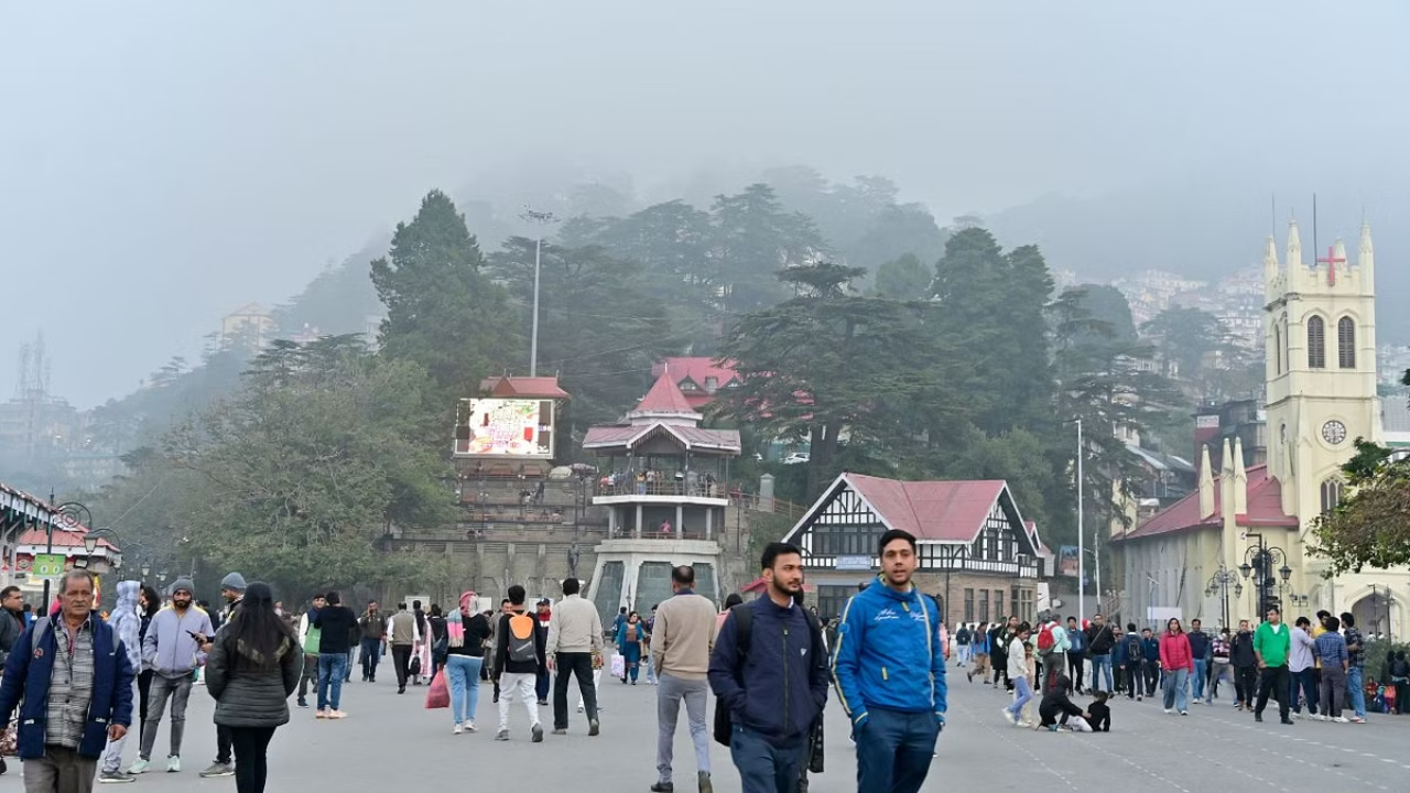 Himachal Weather: हिमाचल में छाने लगा कोहरा,  इस दिन से बारिश-बर्फबारी के आसार; जानें आज के मौसम का हाल?