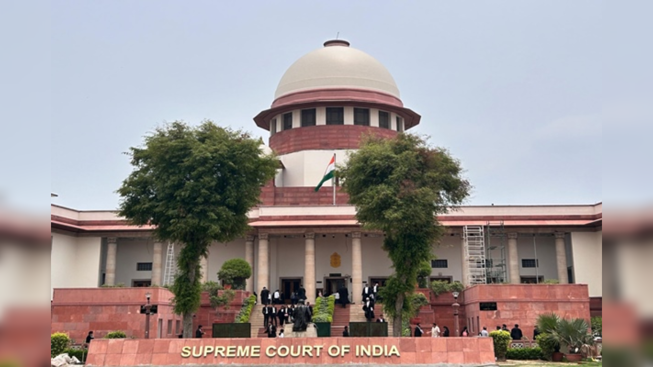 Supreme Court: SC का बड़ा फैसला! 'सरकारी नौकरियों के भर्ती प्रक्रिया के बीच नहीं बदल सकते नियम'