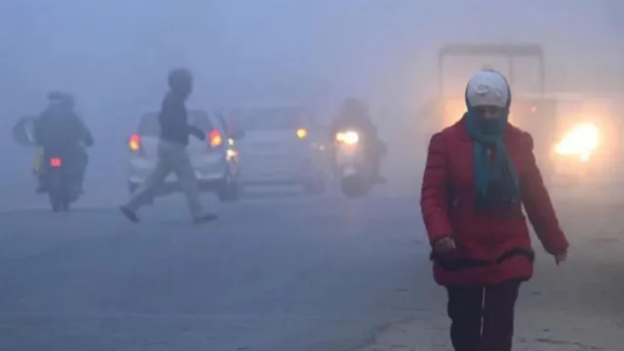 UP Weather: सताने लगी ठंड! इस दिन से पड़ेगी कड़ाके की सर्दी, जानें आज के मौसम का हाल