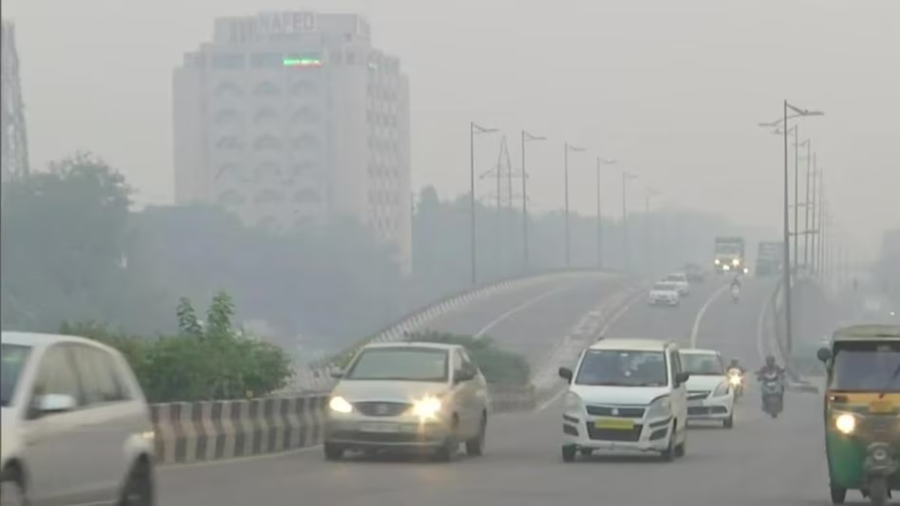 हे भगवान! दिल्ली में सांस लेना दूभर, 10 इलाकों में दमघोंटू हुई हवा; एक हफ्ते तक कैसा रहेगा मौसम जानें?