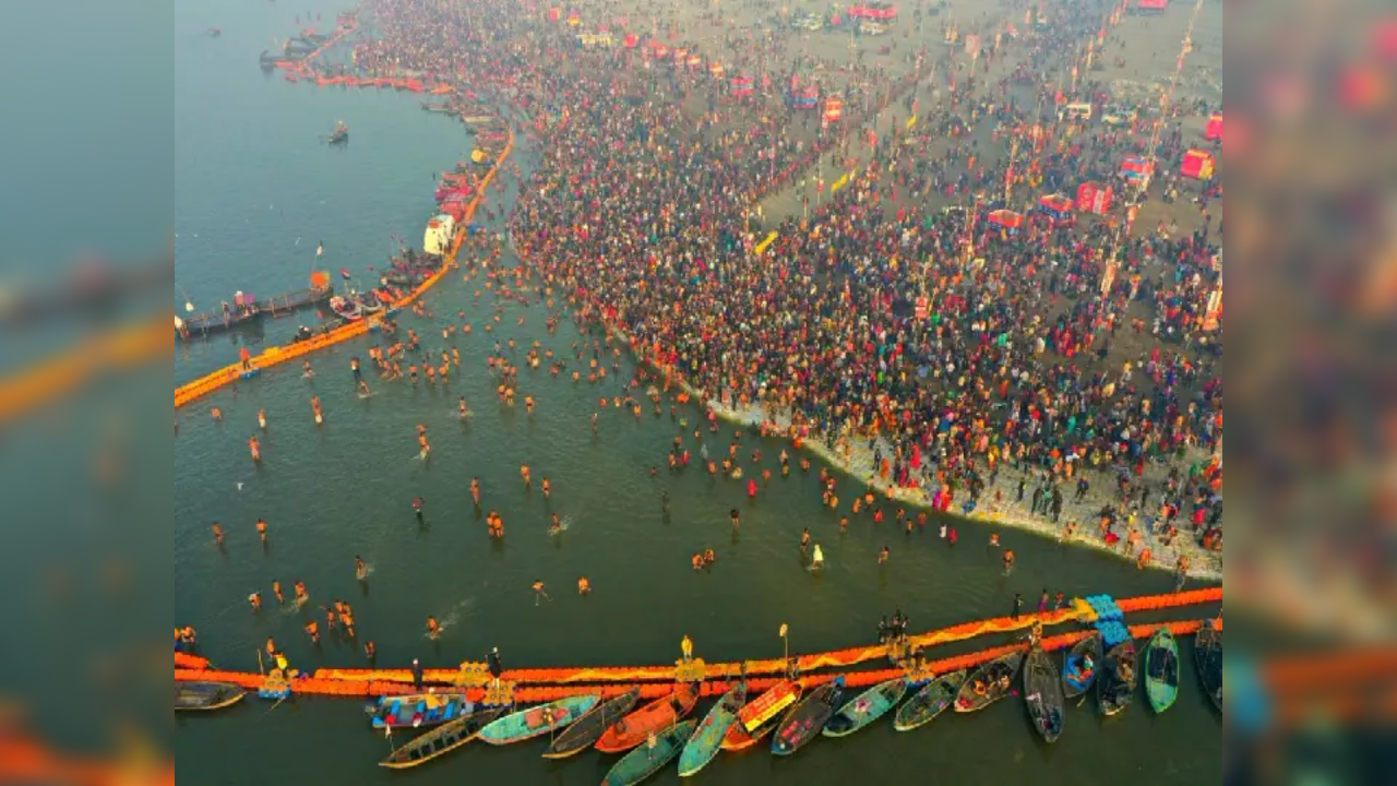 प्रयागराज में महाकुंभ मेले की तैयारी शुरू, गंगा- यमुना नदी के संगम की हो रही सफाई