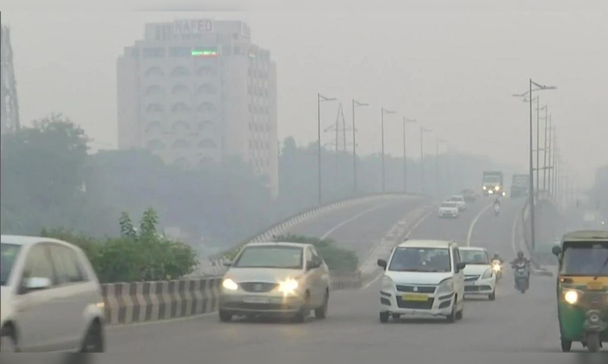 दिल्ली में घुटने लगा है दम! लोगों को हो रही परेशानी, 450 के पार पहुंचा AQI; जानें अपने इलाके का हाल