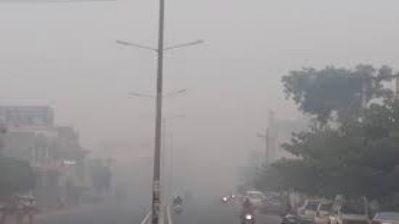 स्मॉग से घिरा शहर, AQI  293 तक पहुंचा, स्कूलों की छुट्टियां नहीं होंगी