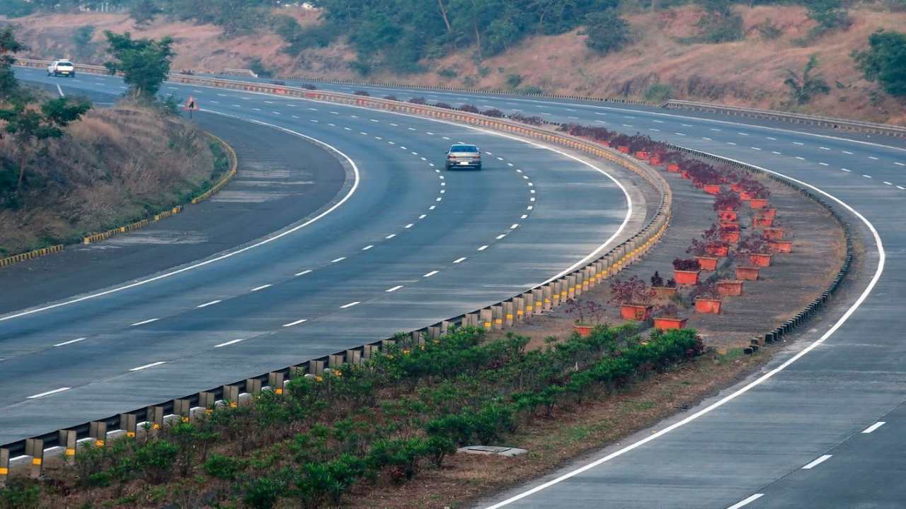 Ganga Expressway: सरकार ने लिया बड़ा फैसला, गंगा एक्सप्रेसवे पर सफर करने वालों को मिलेंगी ये खास सुविधाएं