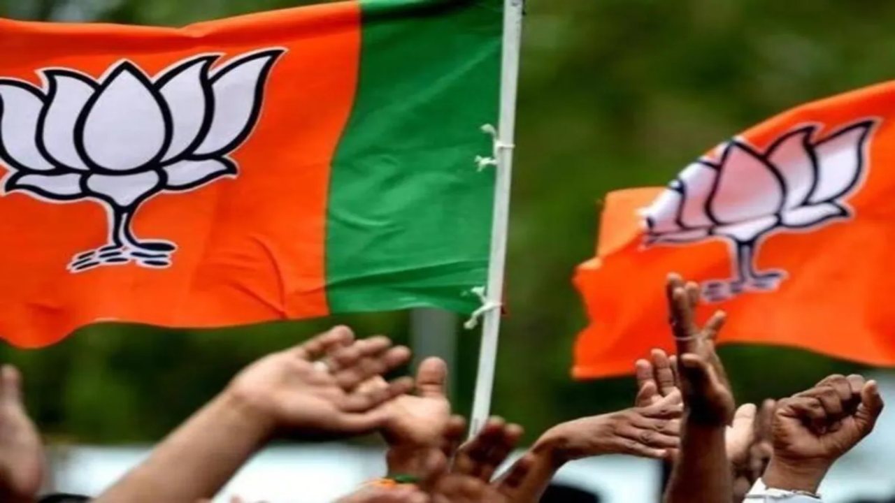 दिल्ली में उम्मीदवारों का चयन करना BJP के लिए हो रहा मुश्किल!  जानें किन नामों पर हो रही चर्चा