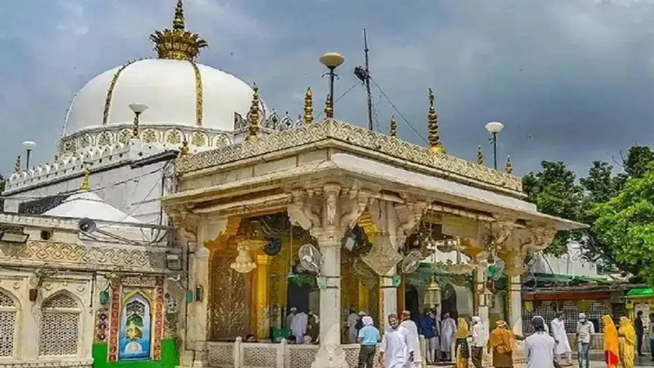 Ajmer Dargah News: अजमेर दरगाह पर हिंदू मंदिर के दावे पर कल होगी अगली सुनवाई, सुरक्षा बढ़ाई गई