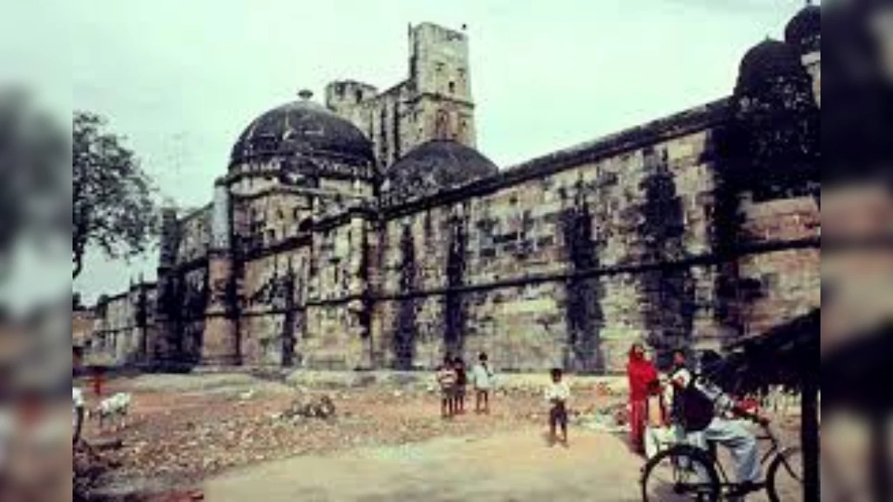 जौनपुर में अताला देवी मंदिर को तोड़कर बनेगा मस्जिद? अब हाईकोर्ट करेगी फैसला