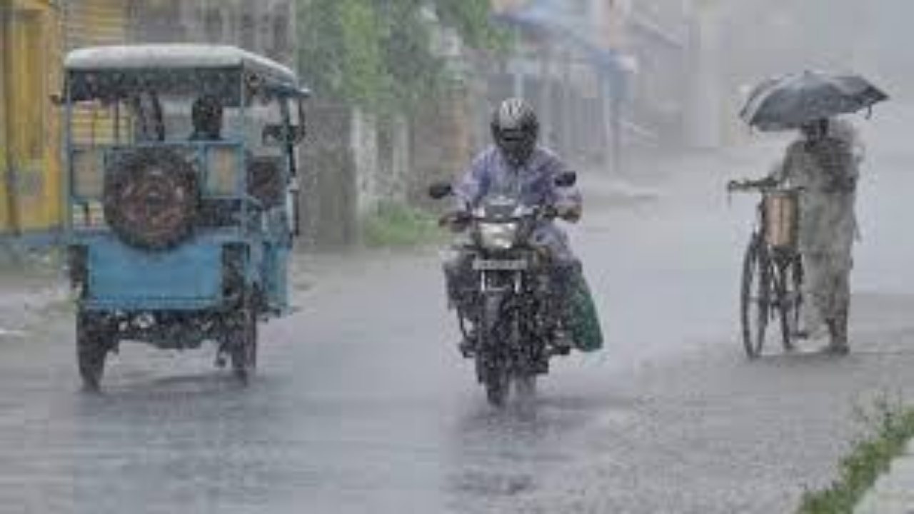 Bihar Weather Update: ठंड ने ढाया प्रकोप, रजाई के साथ निकालने होंगे छाते, जाने मौसम का हाल