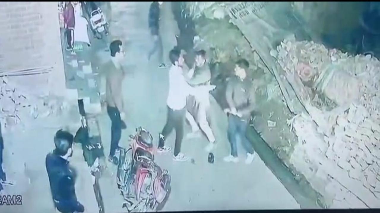 Bulandshahr Crime: गुंडागर्दी का बेखौफ खेल, मोटरसाइकिल टक्कर विवाद में चली गोली, 2 की हालत गंभीर