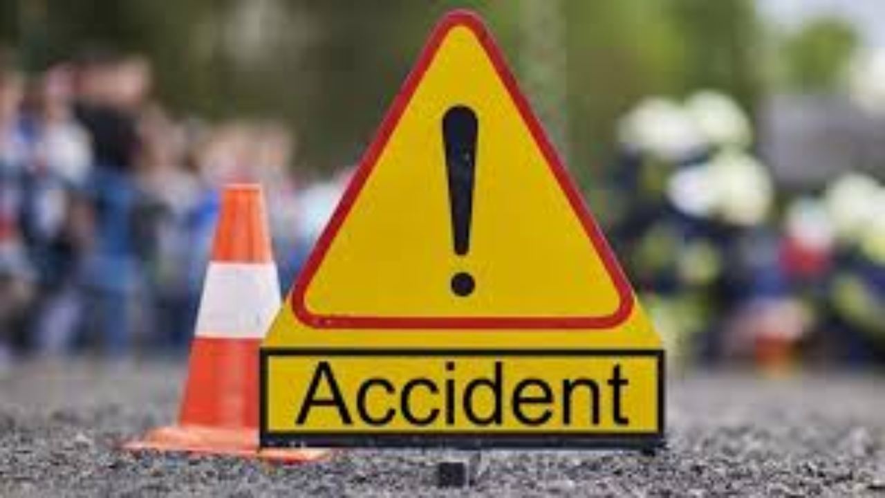 CG Road Accident: सूरजपुर में भीषण सड़क हादसा, एक महिला की मोके पर मौत, 10 की हालत गंभीर