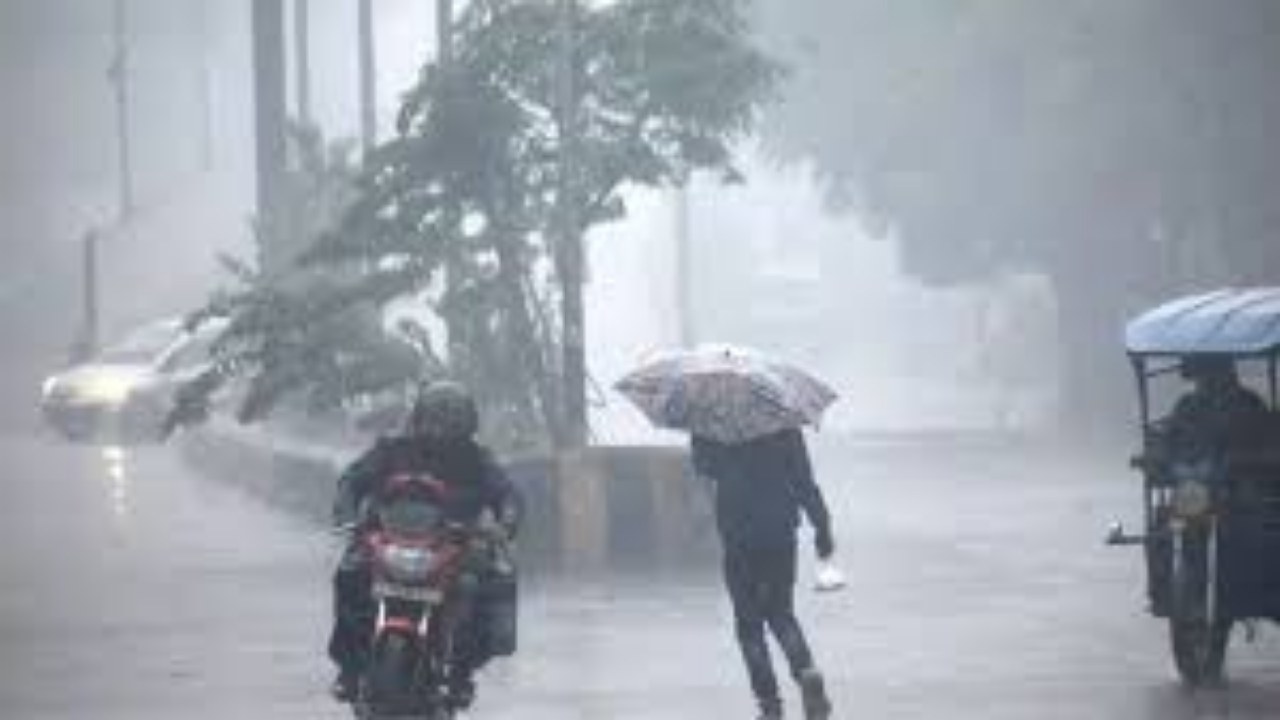 CG Weather Update: आज हो सकती है हल्की बारिश, तापमान में दर्ज होगी गिरावट