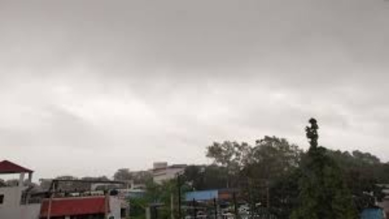 CG Weather Update: छाए रहेंगे बादल, आने दिनों में तापमान में बड़ा बदलाव