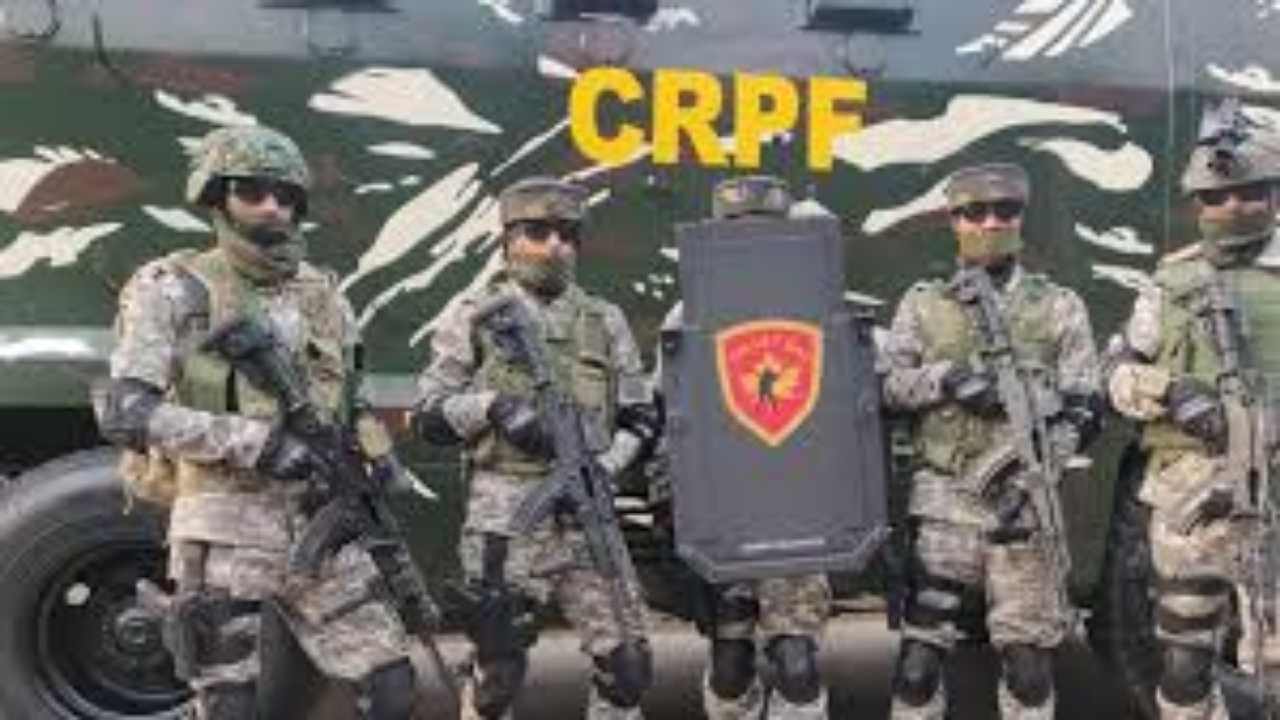 CRPF टीम की बड़ी सफलता, एक लाख के इनामी नक्सली सहित तीन गिरफ्तार