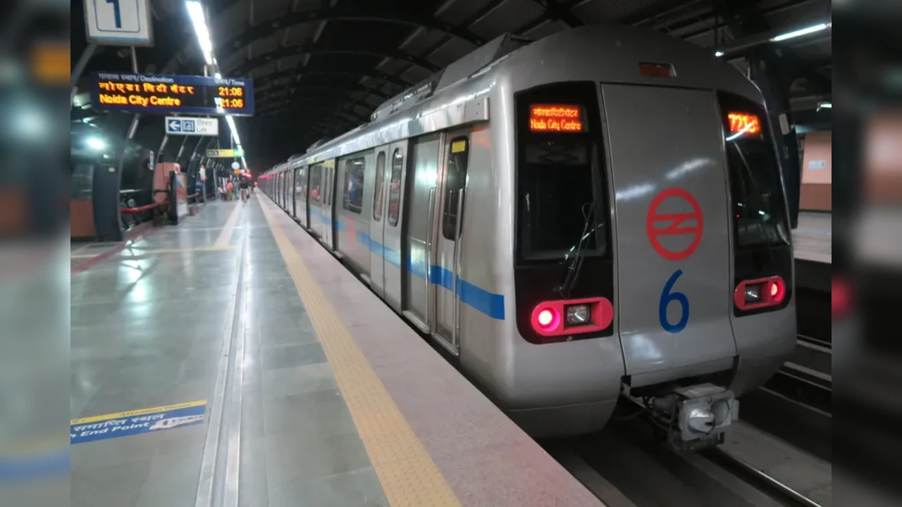 Delhi Metro Blue Line: दिल्ली मेट्रो की ब्लू लाइन की सेवाएं हुई धीमी, केबल चोरी से इन यात्रियों को होगी परेशानी