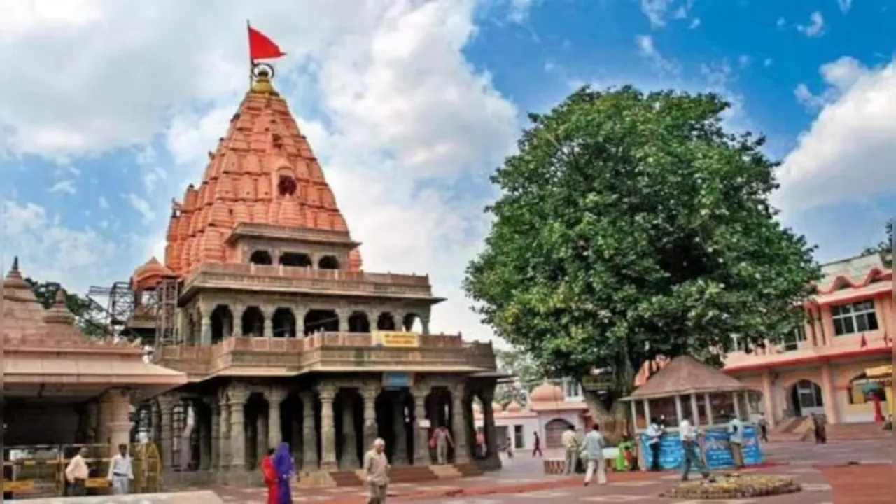 Mahakal Temple Scam: महाकाल मंदिर दर्शन घोटाले में फिर हुआ बड़ा खुलासा, 6 और कर्मचारी बने आरोपी, जांच जारी