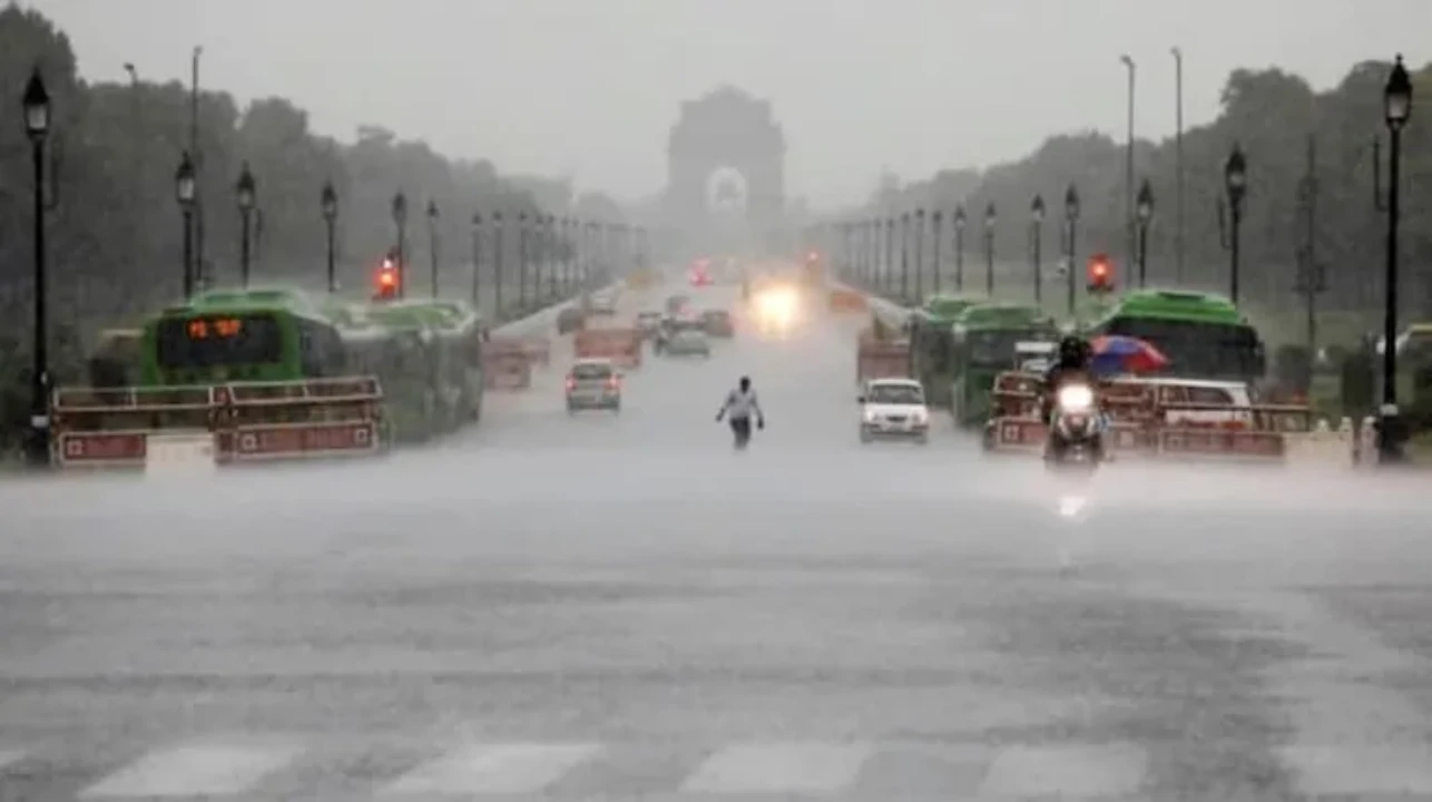 Delhi Weather Today: दिसंबर में ठंड के इंतजार के बीच बढ़ेगा गर्मी का असर, जानें कैसा रहेगा आने वाला मौसम