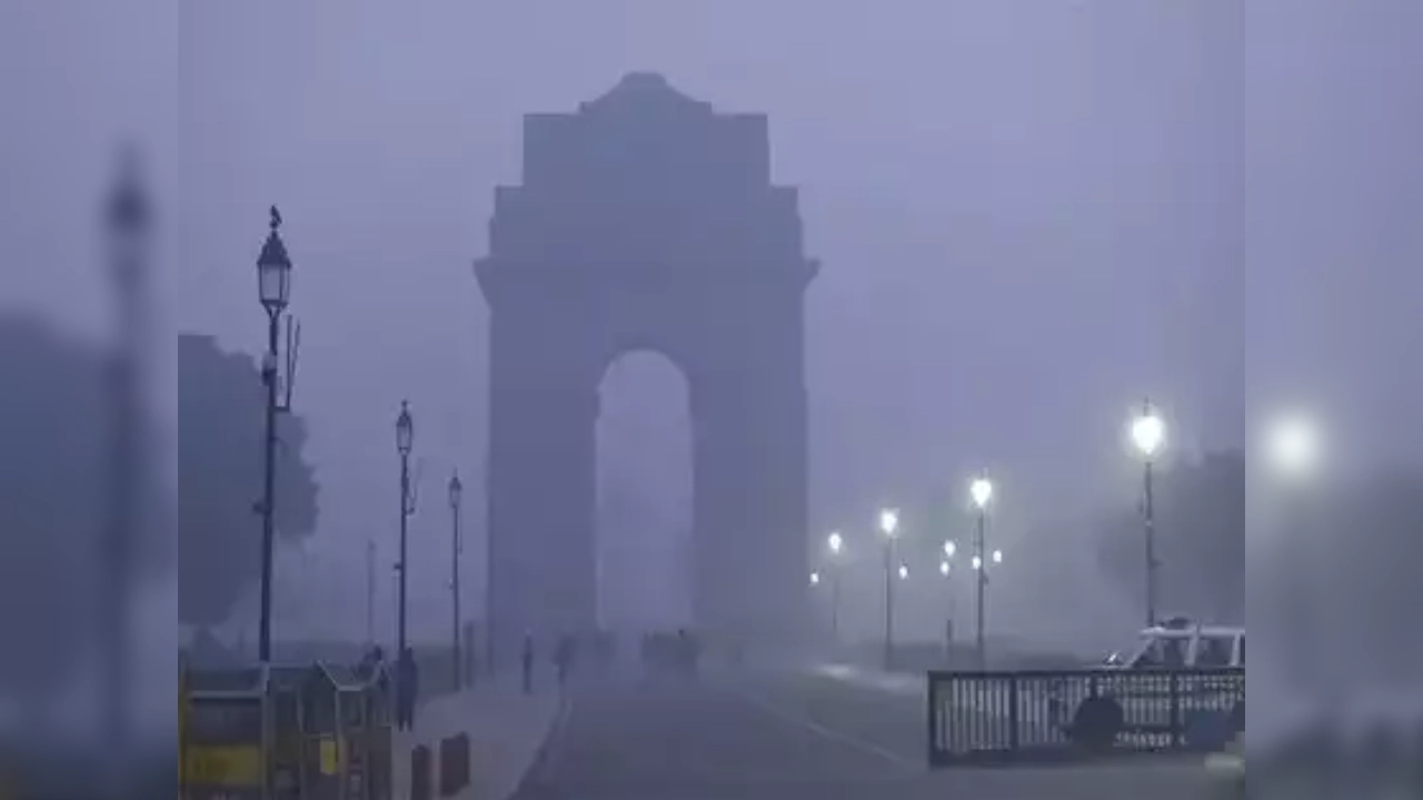 Delhi Weather Report: मौसम का फिर बदला मिजाज!नए साल से पहले झमाझम बारिश ने दी एंट्री, अलर्ट जारी