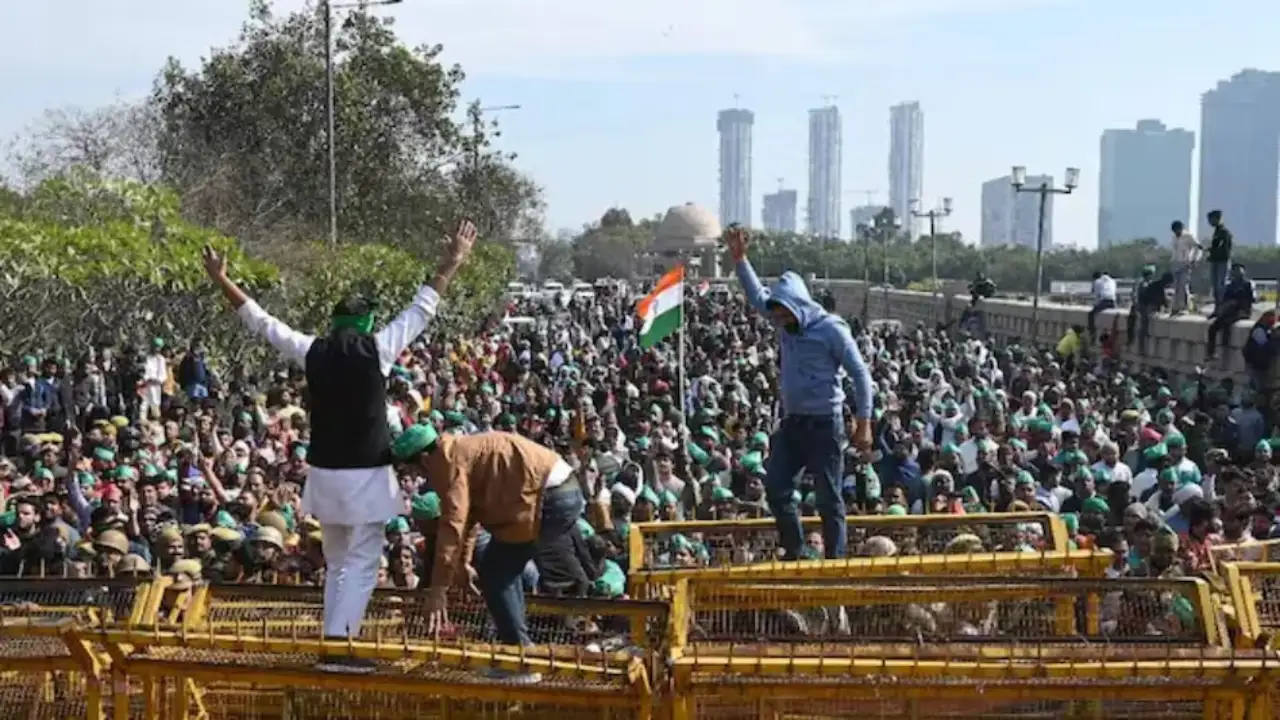 Farmers Protest: आज नोएडा में होगी किसानों की महापंचायत! कुछ किसान आए पुलिस की हिरासत में