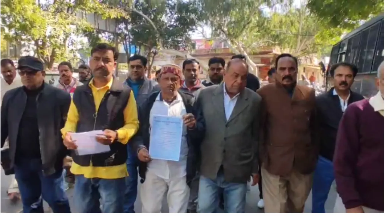 Ajmer News: पूर्व CM की फोटो से छेड़छाड़ पर भड़के लोग, बदमाशों के खिलाफ सख्त कार्रवाई की मांग