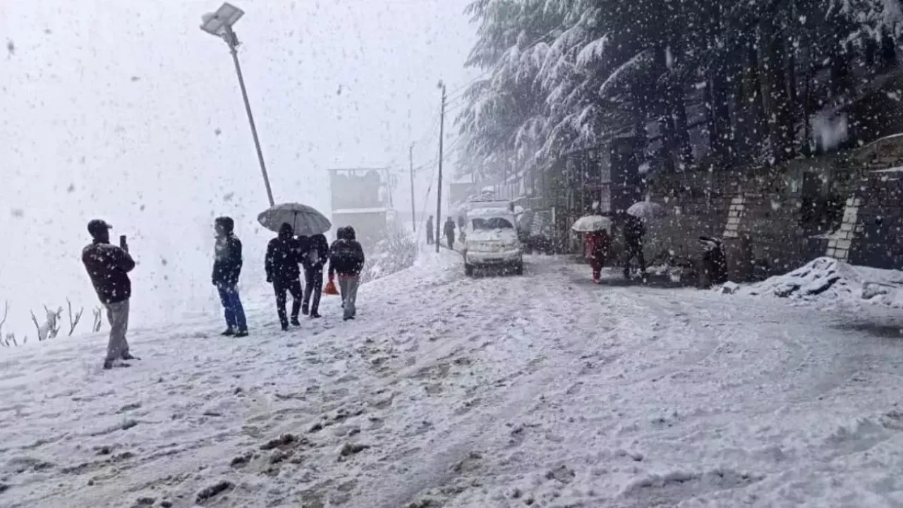 Himachal Snowfall: हिमाचल प्रदेश में मौसम में फिर से बदलाव, इन जिलों में बारिश और स्नोफॉल का ऑरेंज अलर्ट जारी