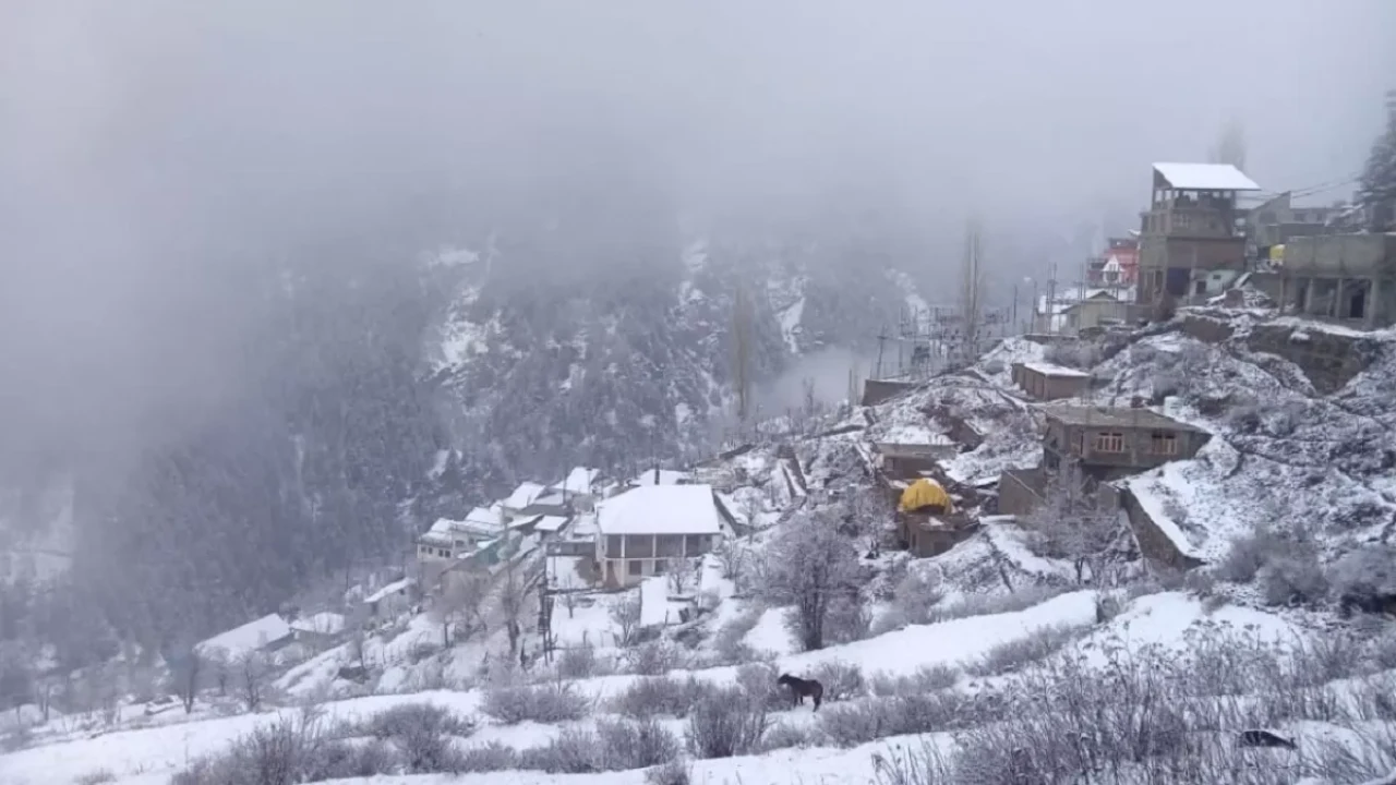 Himachal Weather: शिमला में बर्फबारी देखने पहुंचे लाखों टूरिस्ट, जानें कैसा रहेगा मौसम का हाल? प्रशासन ने कर ली पूरी तैयारी