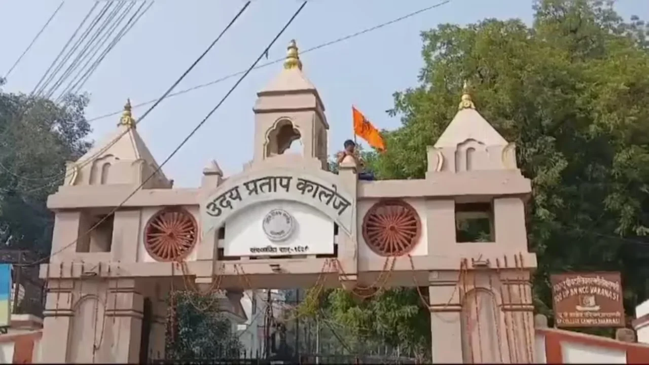 काशी विद्यापीठ में मस्जिदों को लेकर बड़ा बवाल! छात्रों का जोरदार प्रदर्शन, लाउडस्पीकर हटाने की मांग