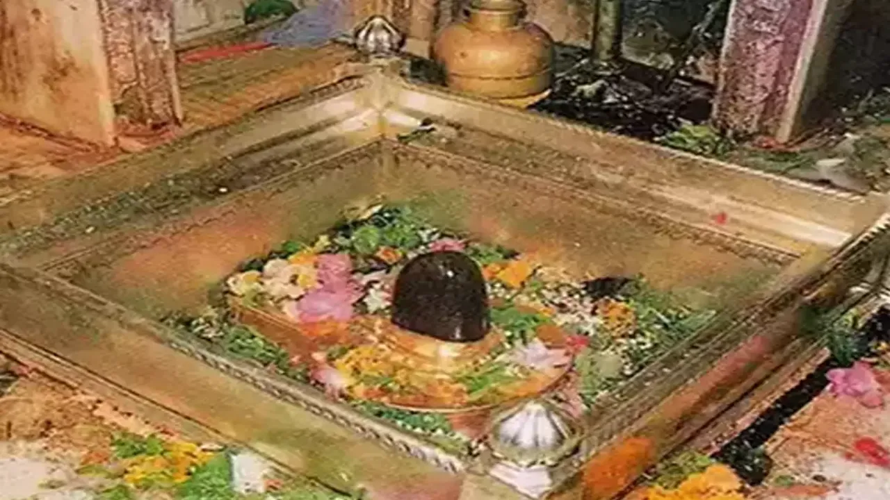 काशी विश्वनाथ मंदिर में नए साल पर प्रोटोकॉल लागू, गर्भगृह में प्रवेश और स्पर्श दर्शन पर रोक, पढ़िए डिटेल