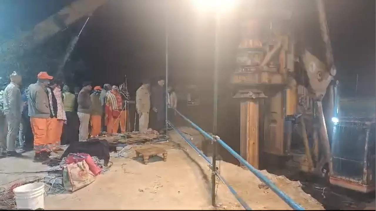 Kotputli Borewell Rescue: 65 घंटे से बोरवेल में फंसी मासूम चेतना, रेस्क्यू ऑपरेशन लगातार जारी, मां की बिगड़ी तबीयत