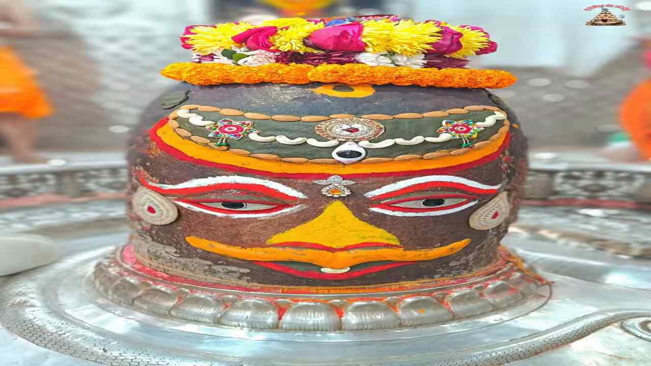 Mahakaleshwar Temple: बाबा महाकाल की भस्म आरती और नए मुकुट से श्रृंगार, श्रद्धालु हुए मंत्रमुग्ध