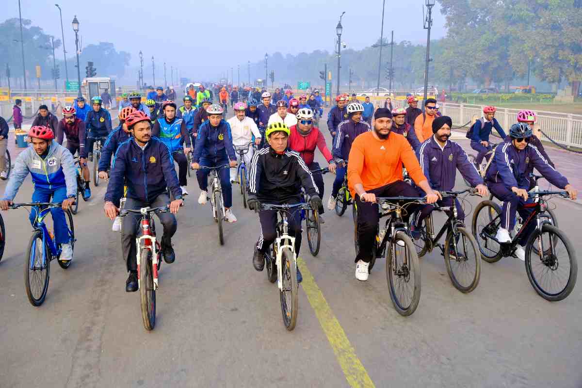 डॉ. मनसुख मंडाविया ने किया ‘Fit India Sundays on Cycle’ का शुभारंभ; CRPF, ITBP, और पूर्व WWE स्टार शैंकी सिंह ने कार्यक्रम में दी उपस्थिती