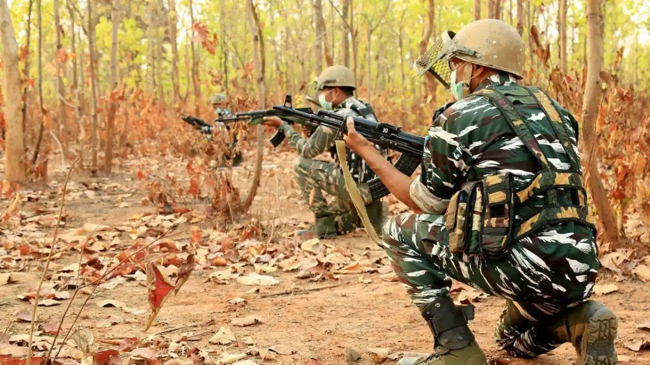 सुरक्षाबलों ने नक्सलियों पर किया बड़ा हमला, छत्तीसगढ़-तेलंगाना सीमा पर मुठभेड़ में 7 नक्सली ढेर