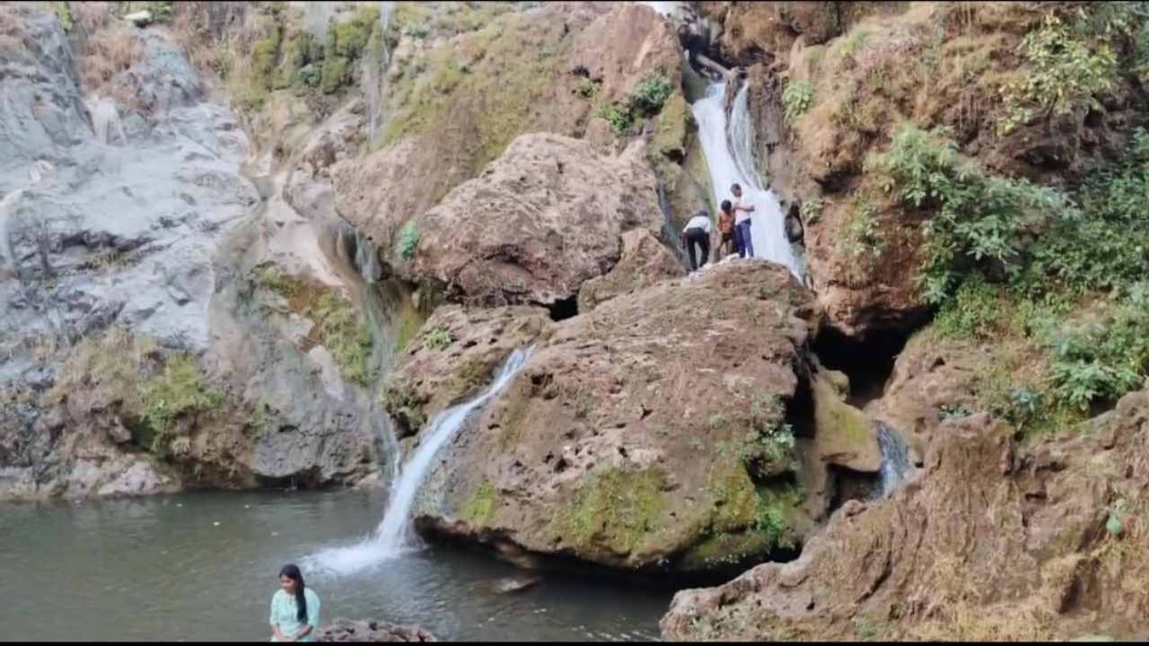 Rani Dehra Waterfall: खूबसूरती के बीच छिपा खतरा, प्रशासन की चूक या पर्यटकों की लापरवाही