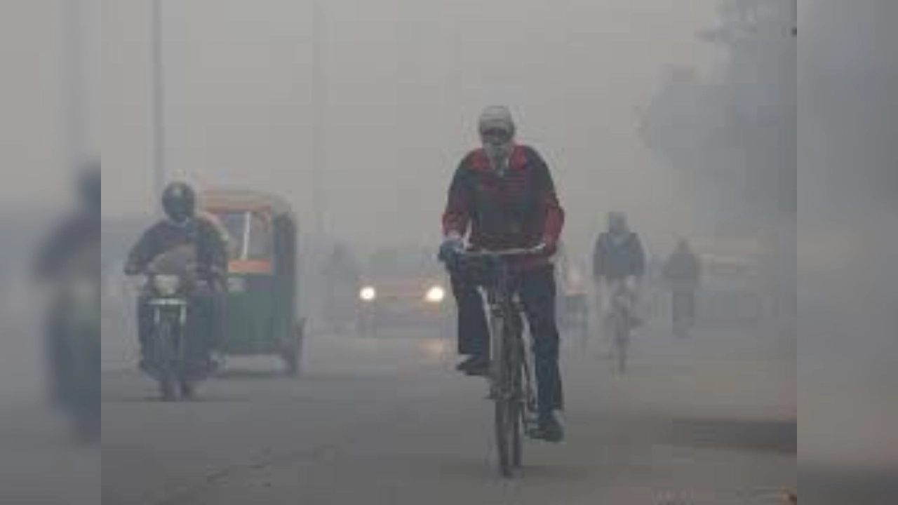 UP Weather: यूपी में पड़ रही कड़ाके की ठंड! शीतलहर का प्रकोप से मौसम लेगा बड़ा करवट