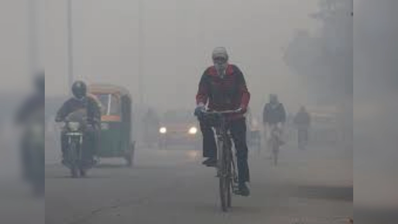 UP Weather: नए साल से पहले सर्दियों ने मारी बाजी! बारिश की बढ़ी संभावना, IMD का अलर्ट जारी