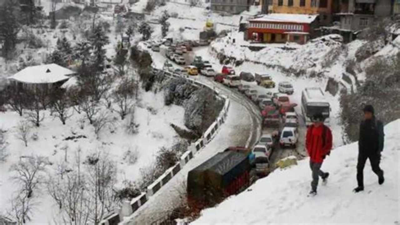 Uttarakhand Weather Update: ठंड का प्रकोप तेजी से जारी, 6 इंच तक जमी बर्फ, जाने कैसी रहेगी मौसम में हलचल