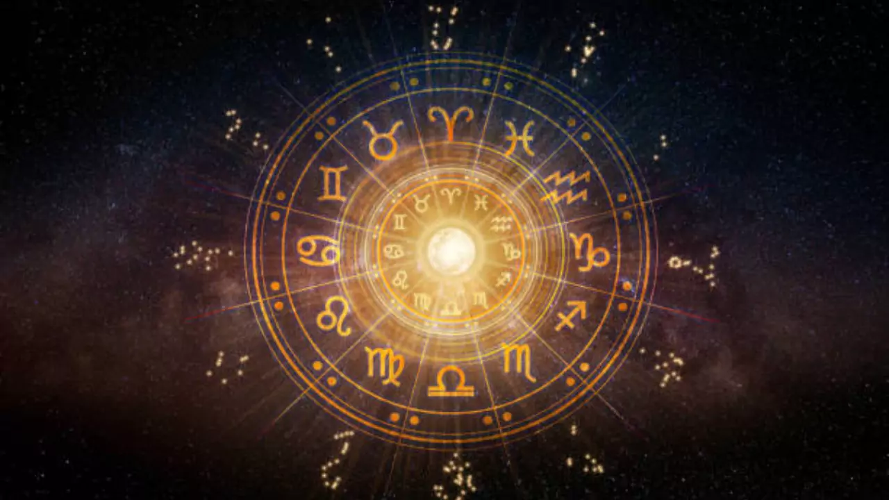 Today Horoscope: इन 6 राशि वालों के जीवन में रहेगी अशांति, तो वही इस 1 राशि को मिलेगी बड़ी खुशखबरी, जानें कैसा रहेगा आज का दिन